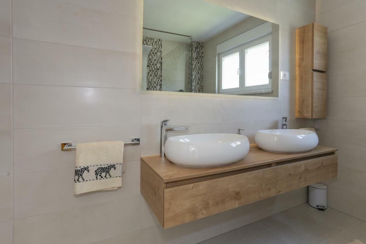 Life - New And Luxury Holiday House Kaštela エクステリア 写真