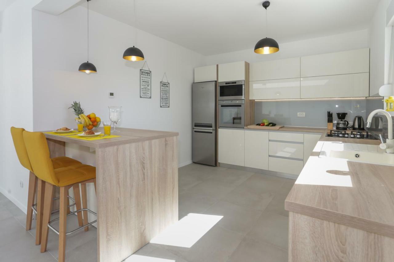 Life - New And Luxury Holiday House Kaštela エクステリア 写真